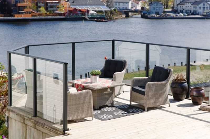 Glassrekkverk /  glass railings